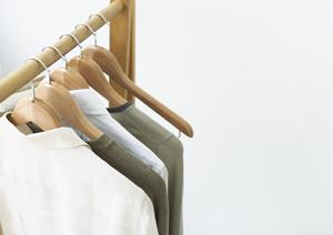 建物外壁の赤外線調査を行っている